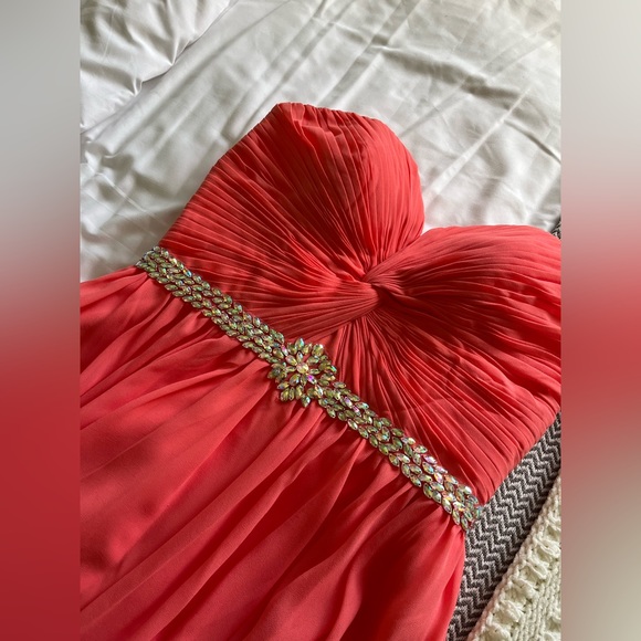 Prom/Graduation Dress - Picture 2 of 4